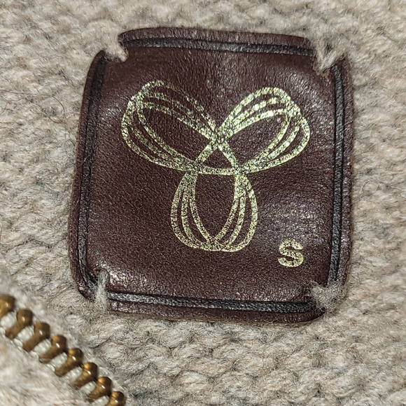 TNA Sweater (Small) - Picture 6 of 7